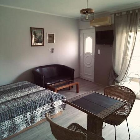 Minimal & Cozy Στουντιο Με Δωρεαν Χωρο Σταθμευσησ カヴァラ エクステリア 写真